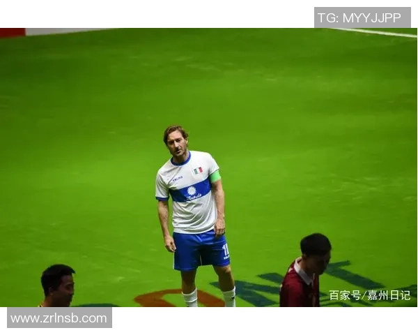 回顾足球传奇岁月的怀旧明星图片集锦与经典瞬间分享 回顾足球传奇岁月的怀旧明星图片集锦与经典瞬间分享