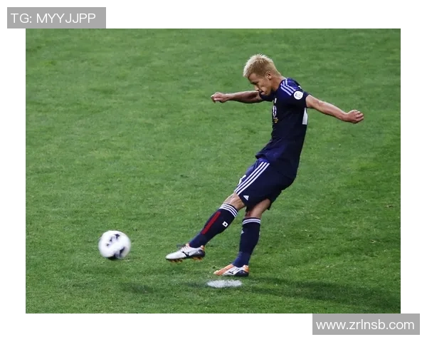 女明星们如何在足球明星面前变身小迷妹的甜蜜瞬间揭秘 女明星们如何在足球明星面前变身小迷妹的甜蜜瞬间揭秘