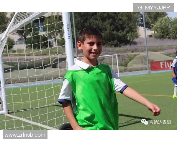 足球明星翻页画教程轻松掌握技巧让你成为绘画达人